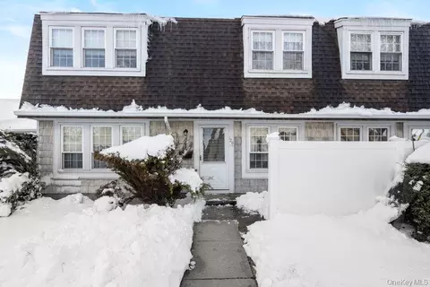 120 Whalers Cv #120, Babylon, NY 11702