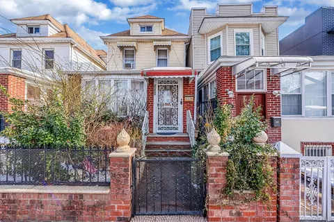 559 E 28th St, Brooklyn, NY 11210