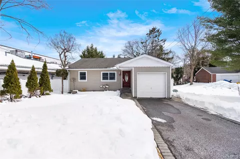 25 State Pl, Huntington, NY 11743