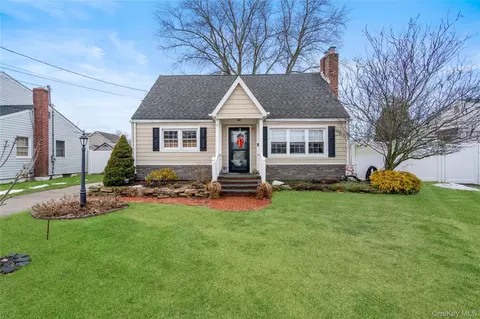 36 Lakewood Ave, Lake Ronkonkoma, NY 11779