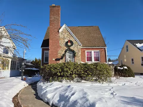 208 S Grand Ave, Poughkeepsie, NY 12603