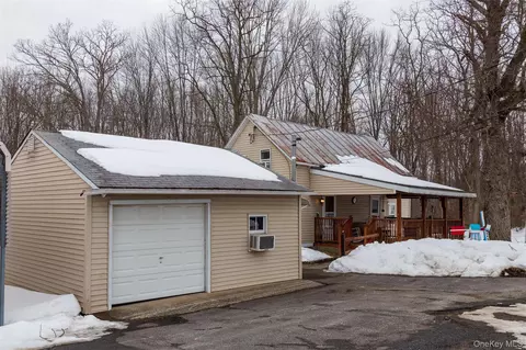 440 South Rd, Germantown, NY 12526