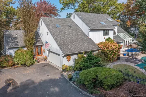 6 Bluffview Ct, Miller Place, NY 11764