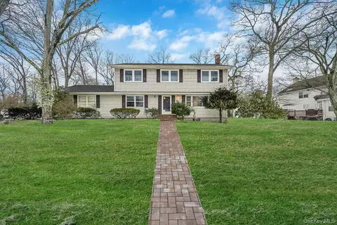 62 Howard St, Patchogue, NY 11772