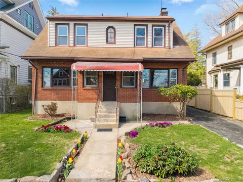 18 Faneuil Pl, New Rochelle, NY 10801