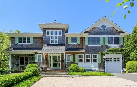 31 Carnegie Ave, Huntington, NY 11743