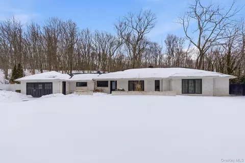 80 Hollow Rd, Stony Brook, NY 11790