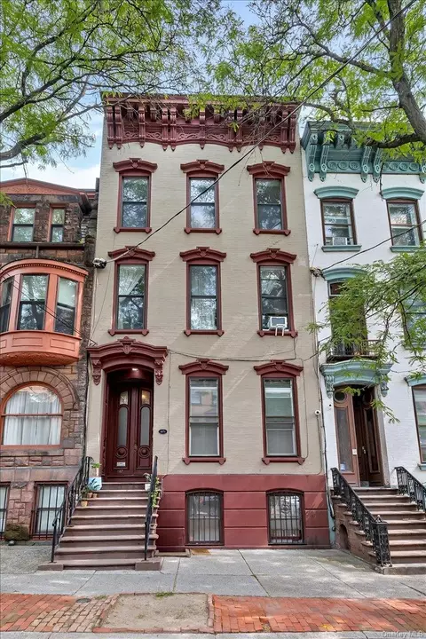 137 Lancaster St, Albany, NY 12210