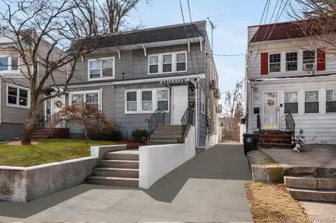 4316 249th St, New York, NY 11363