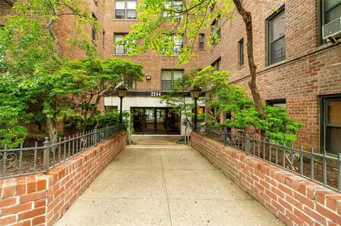 2244 Bronx Park E #5K, New York, NY 10467