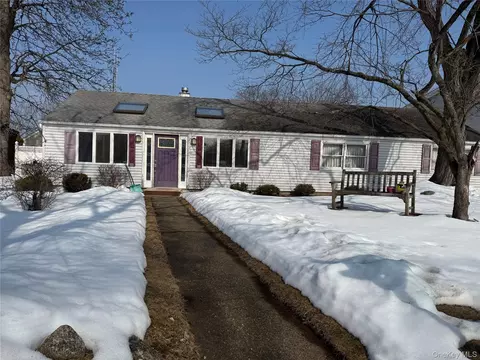 2 Susan Dr, Stony Point, NY 10980