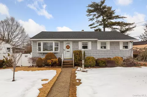 738 Sprague Ave, Franklin Square, NY 11010