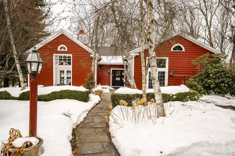132 Honeywell Ln, Hyde Park, NY 12538