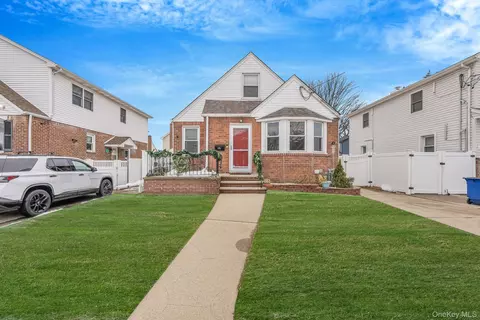 131 Grange St, Franklin Square, NY 11010