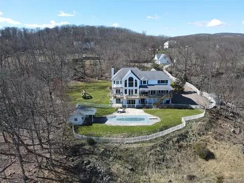10 Soluri Ln, Tomkins Cove, NY 10986