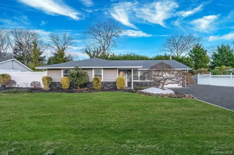 9 Allegheny Dr E, Farmingville, NY 11738