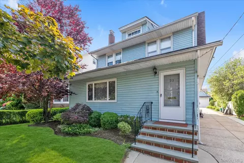 23 Thompson Pl, Lynbrook, NY 11563