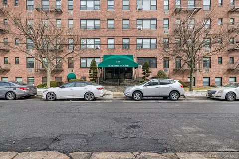 120 Horton Hwy #12D, North Hempstead, NY 11501