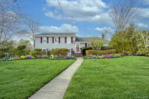 160 Sackville Rd, Garden City, NY 11530