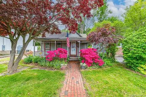 34 Boulevard Ave, Greenlawn, NY 11740