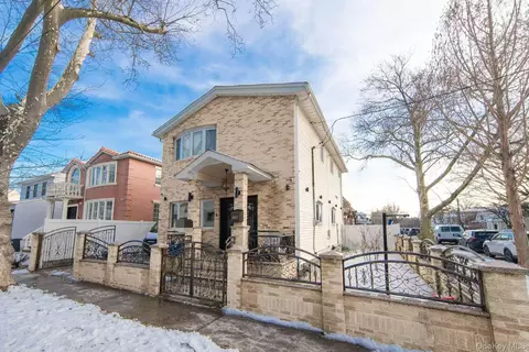 16602 76th Ave, New York, NY 11366