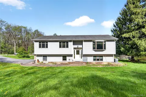 6 Emily Ln, Monroe, NY 10950