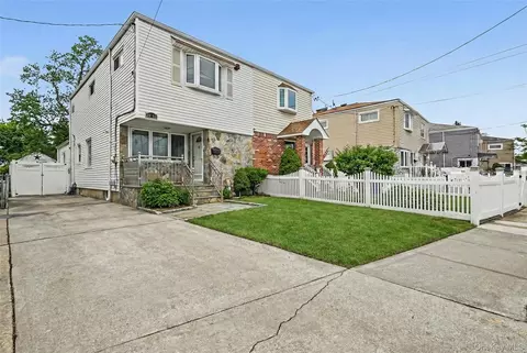 6404 136th St, Flushing, NY 11367