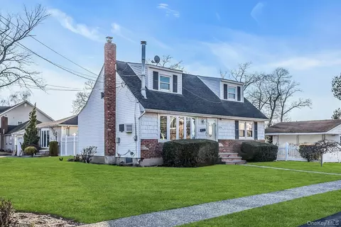 1294 Owens Pl, North Bellmore, NY 11710
