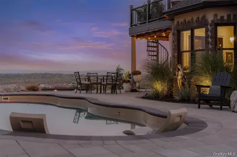 1582 Route 9w, Marlboro, NY 12542