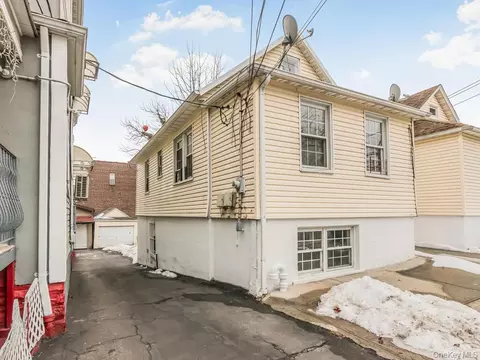 3302 Bronxwood Ave, New York, NY 10469