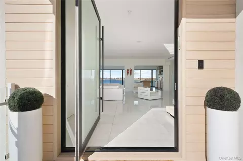 1990 Bay Blvd, Atlantic Beach, NY 11509