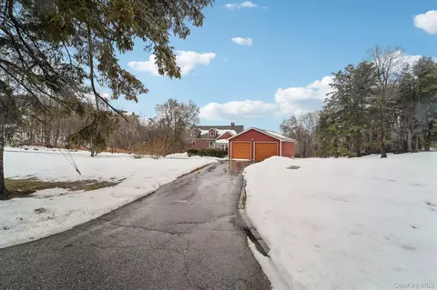 350 Barrett Hill Rd, Mahopac, NY 10541