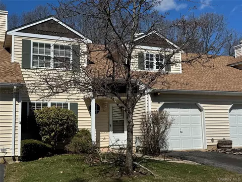 511 Race Pl, Oakdale, NY 11769
