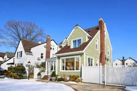 29-35 162nd St, New York, NY 11358