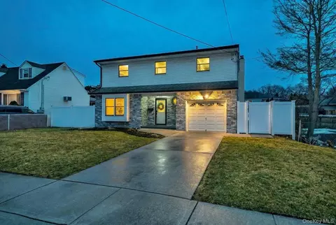 2550 Natta Blvd, Bellmore, NY 11710