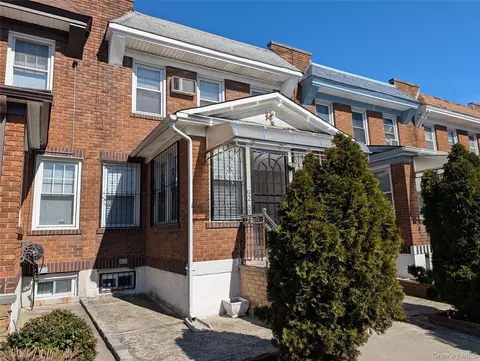 92-55 215th Pl, New York, NY 11428