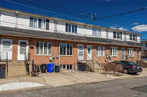 21 Spirit Ln, Staten Island, NY 10303