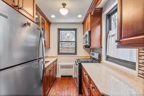 Kitchen - 199-18 19th Ave #18, Whitestone, NY 11357 photo 1 of 2