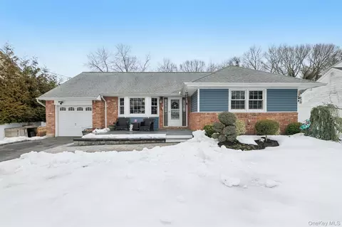 135 5th Ave, Kings Park, NY 11754