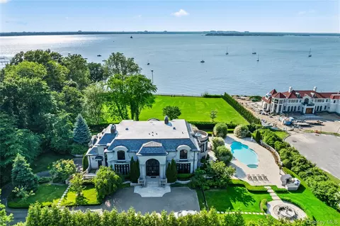 62 Stepping Stone Ln, North Hempstead, NY 11024