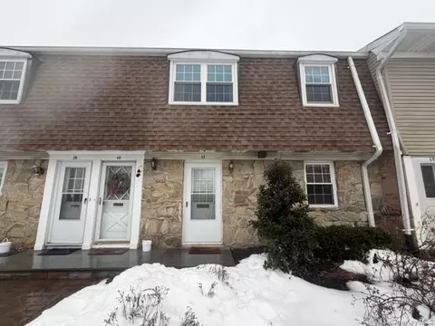 12 Harbour Ln #4A, Oyster Bay, NY 11771