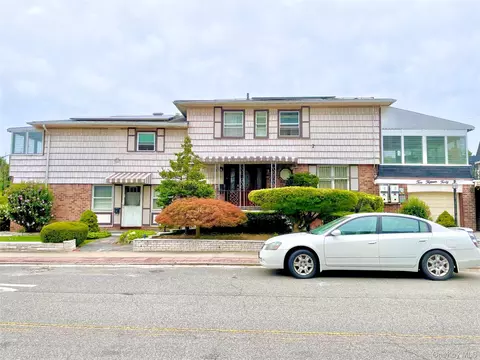 21540 23rd Ave, New York, NY 11360