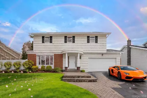 8 Sagamore Way S, Jericho, NY 11753