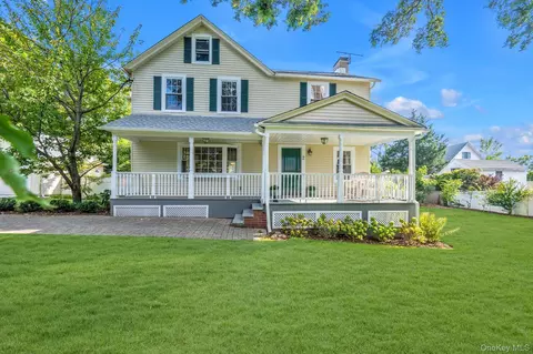 2 Smull Ln, North Hempstead, NY 11050