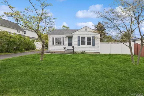 72 Conklin Ave, Patchogue, NY 11772