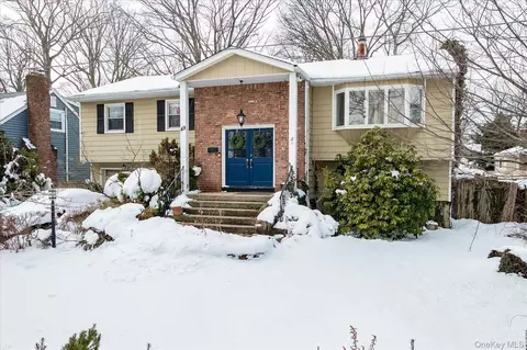49 Laurel St, Northport, NY 11768
