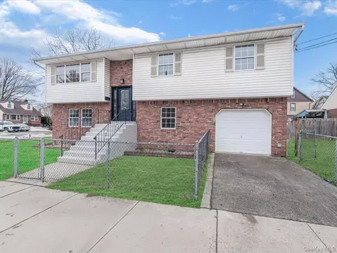 401 Dover St, North Hempstead, NY 11590