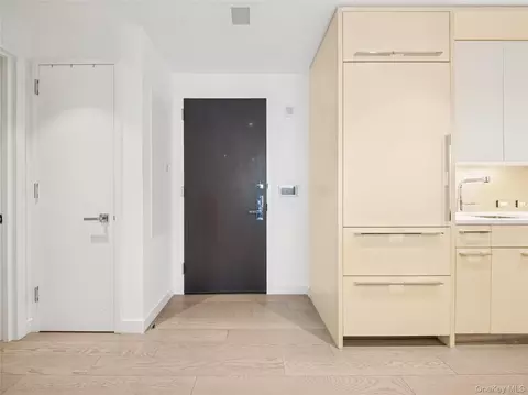 252 South St #68K, New York, NY 10002