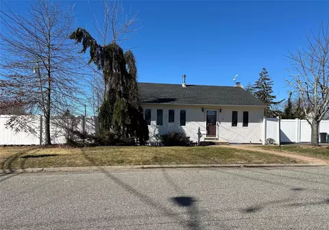 30 Jenkins Ave, North Babylon, NY 11703