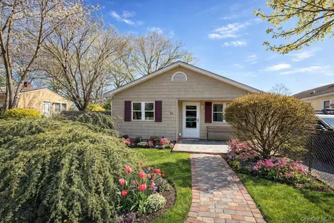 56 Brushwood Dr, Shirley, NY 11967